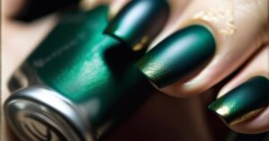 Paznokcie butelkowa zieleń z czym łączyć? Manicure pełen inspiracji!